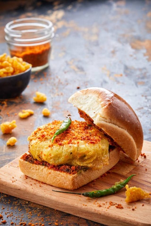 Chai & Vadapav.